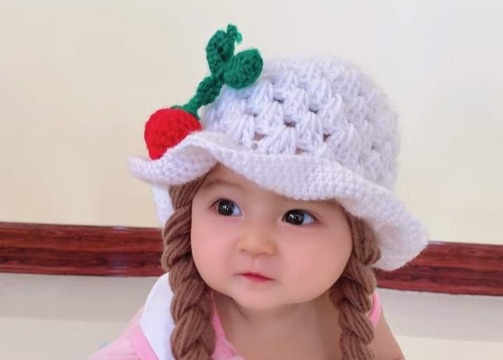 SET OF CROCHET BABY SHOES & CAPS