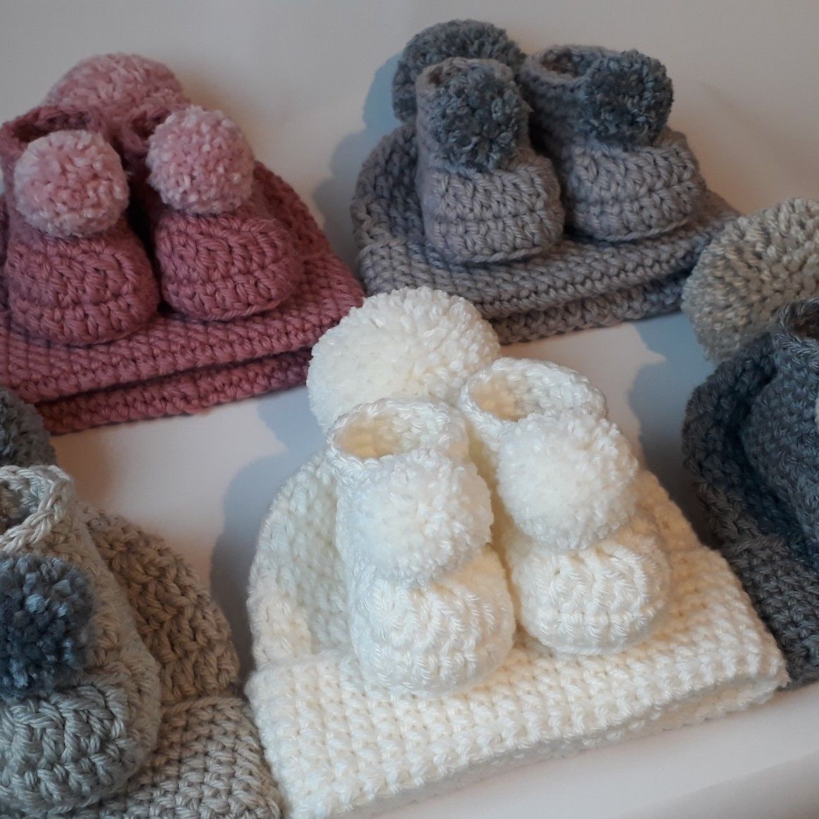 SET OF CROCHET BABY SHOES & CAPS